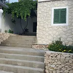 Cernesa Apartment *