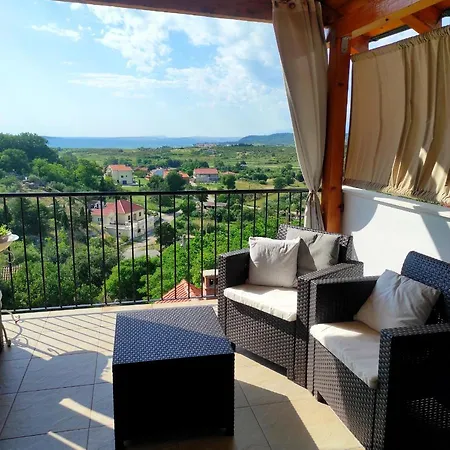 Cernesa Apartament Ražanac