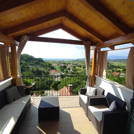 Cernesa アパート Ražanac