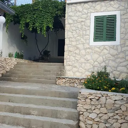 Cernesa アパート *