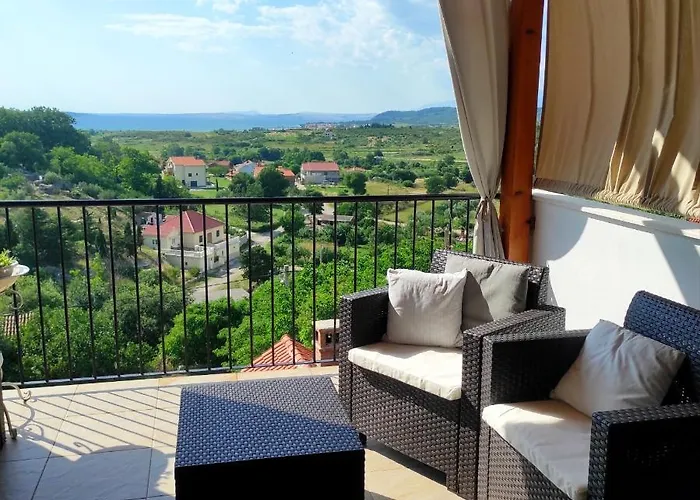 Cernesa Appartement Ražanac